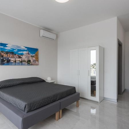 Travelershome Ciampino Airport Guesthouse 600M To Airport Luaran gambar