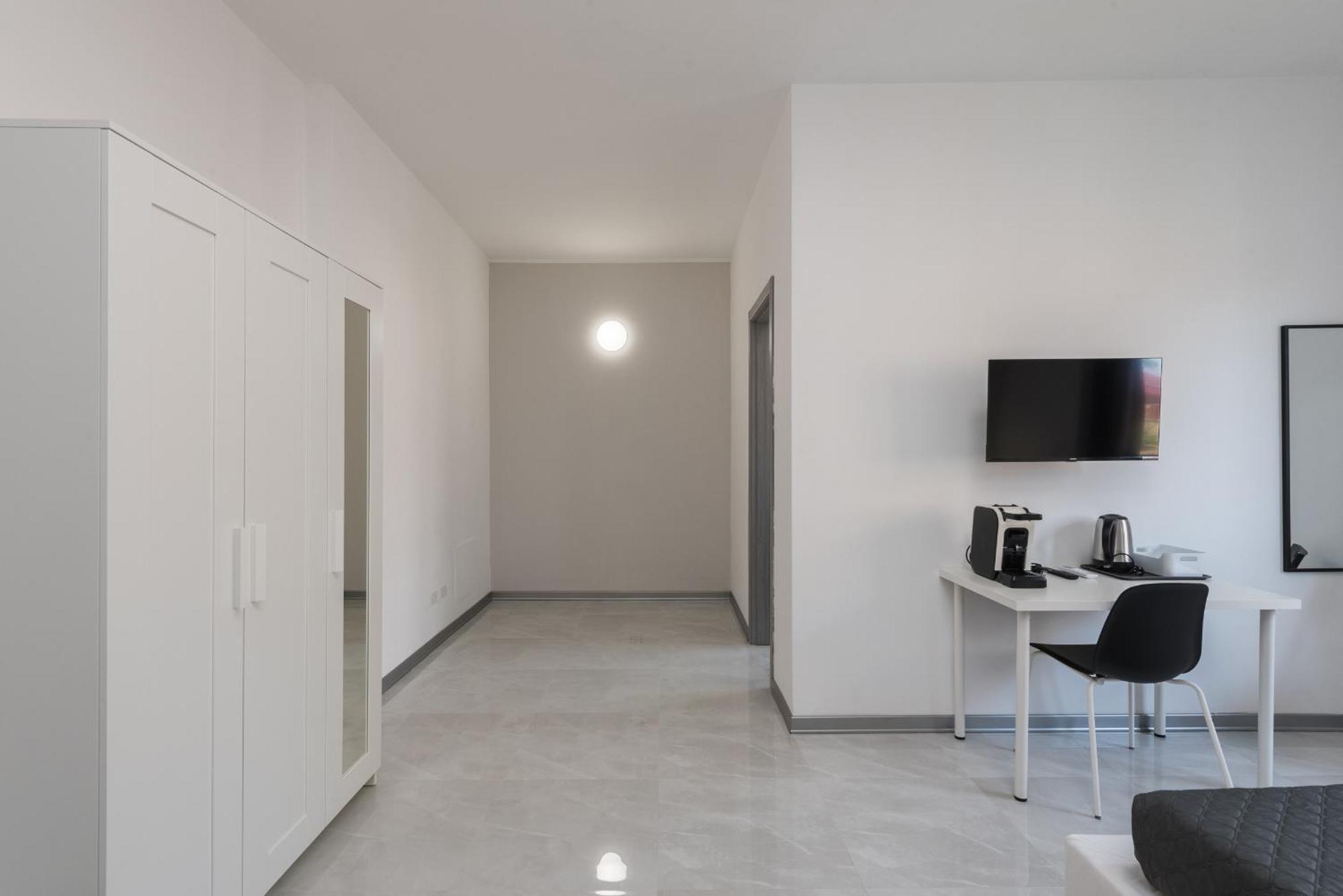 Travelershome Ciampino Airport Guesthouse 600M To Airport Luaran gambar