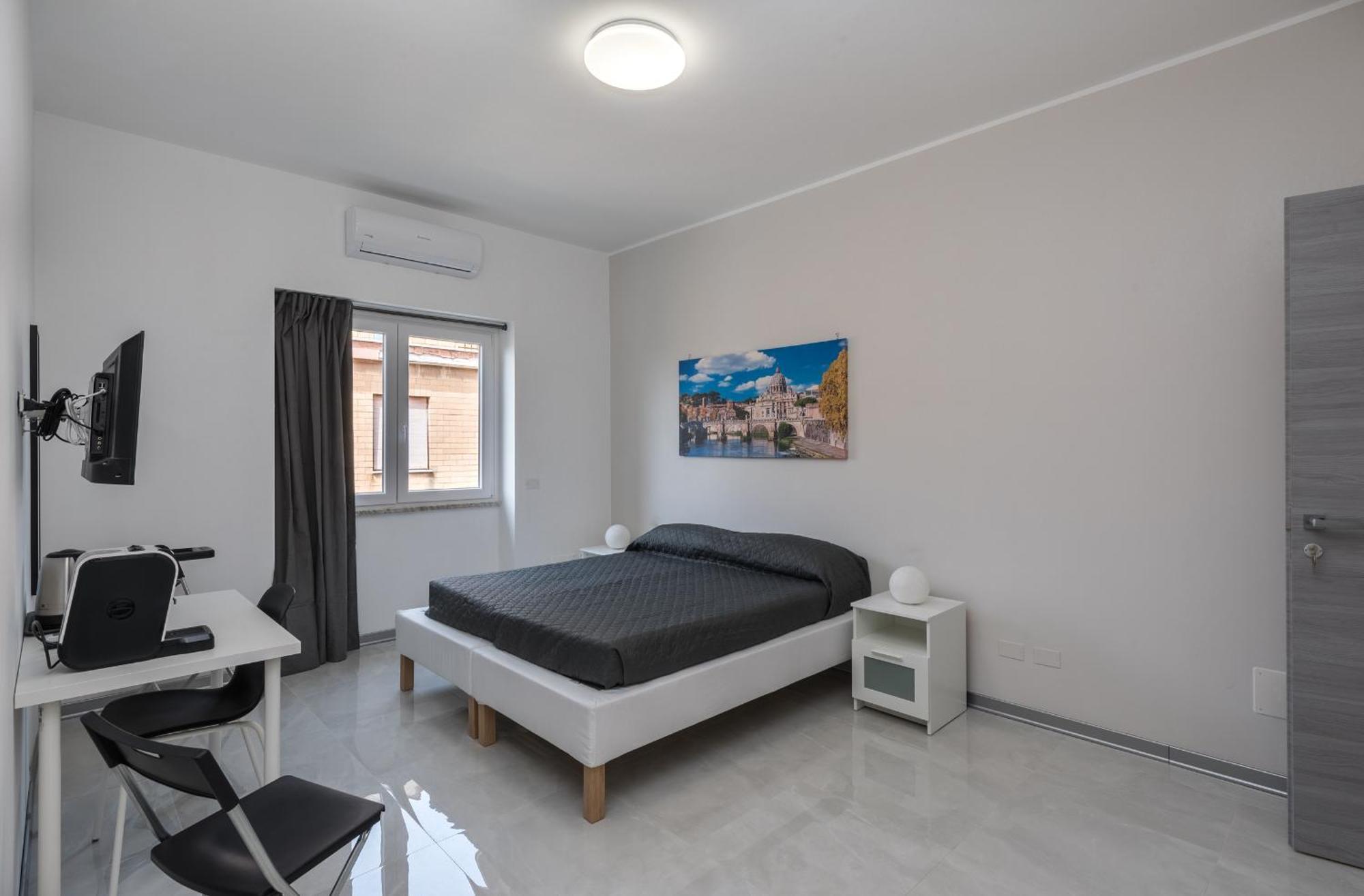 Travelershome Ciampino Airport Guesthouse 600M To Airport Luaran gambar