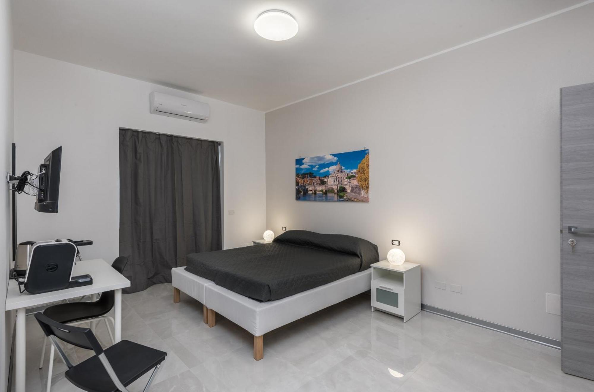 Travelershome Ciampino Airport Guesthouse 600M To Airport Luaran gambar