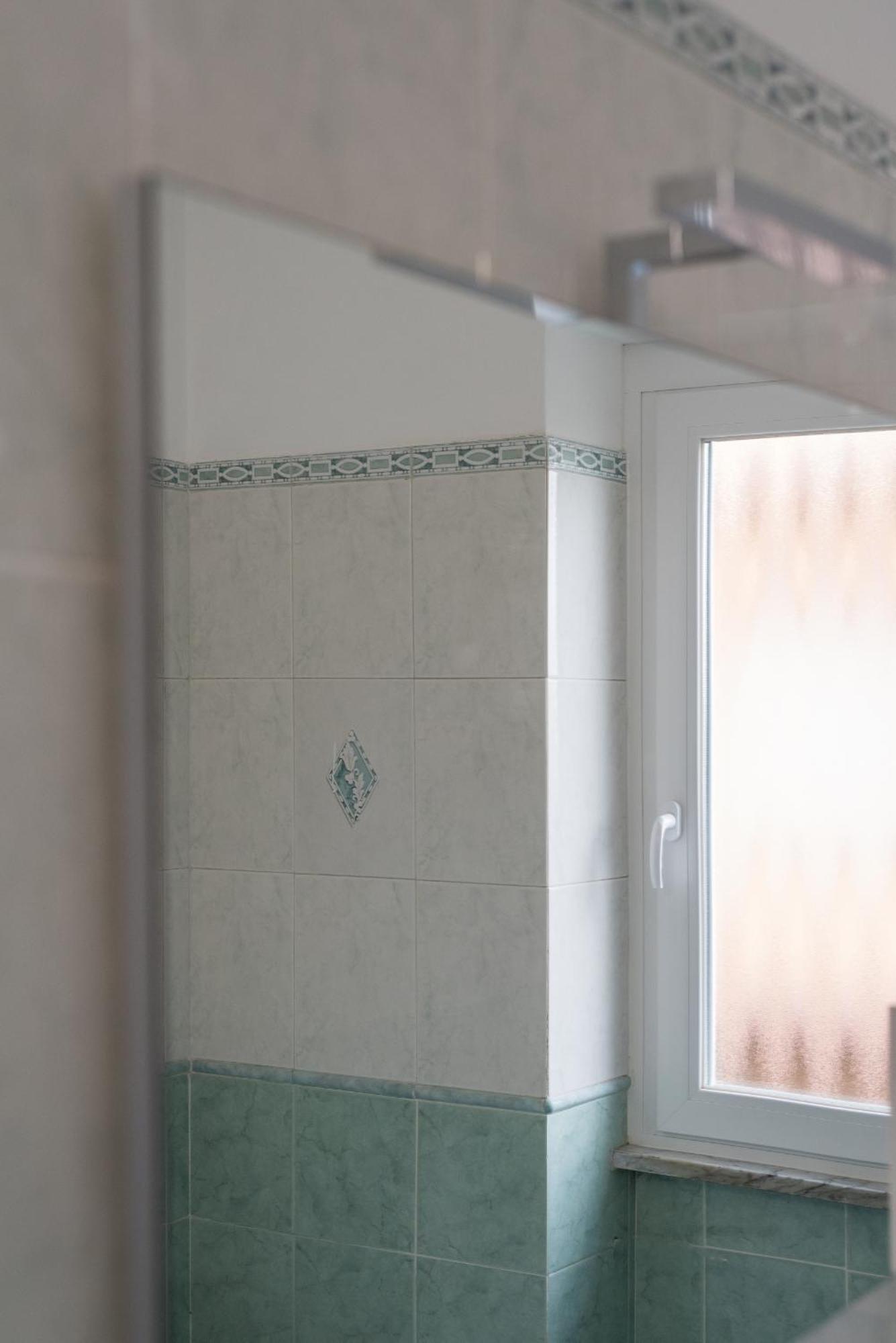 Travelershome Ciampino Airport Guesthouse 600M To Airport Luaran gambar