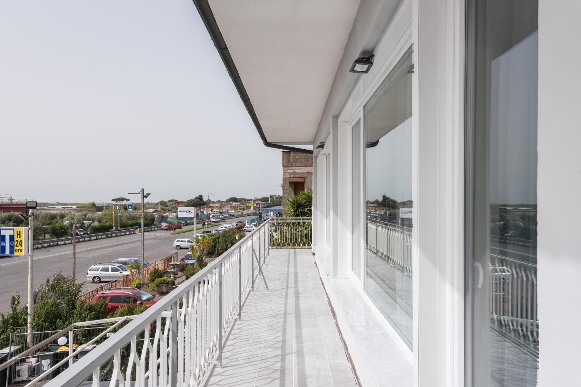 Travelershome Ciampino Airport Guesthouse 600M To Airport Luaran gambar