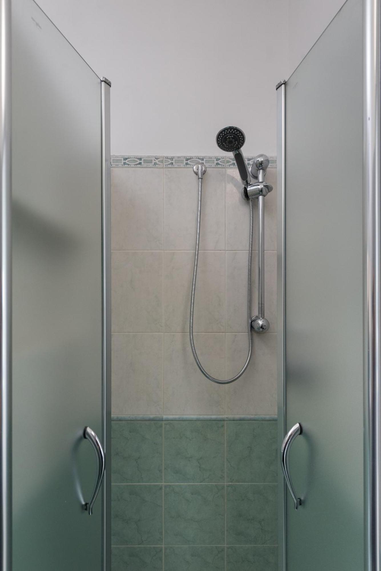 Travelershome Ciampino Airport Guesthouse 600M To Airport Luaran gambar