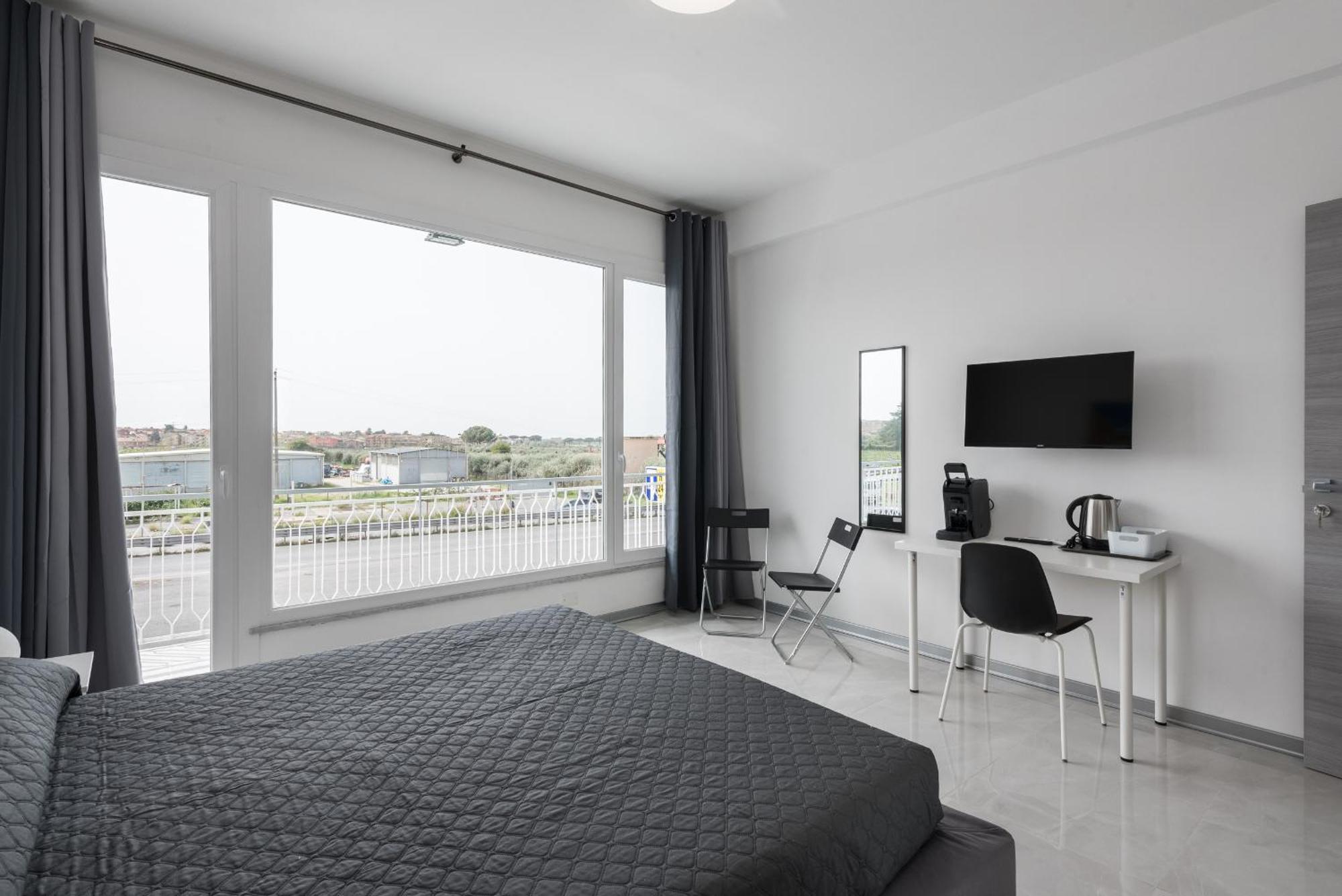 Travelershome Ciampino Airport Guesthouse 600M To Airport Luaran gambar