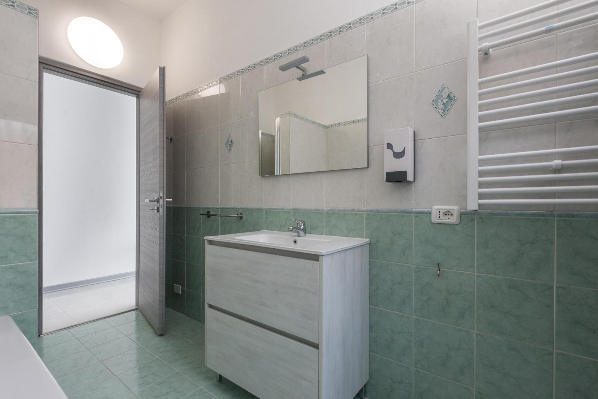 Travelershome Ciampino Airport Guesthouse 600M To Airport Luaran gambar