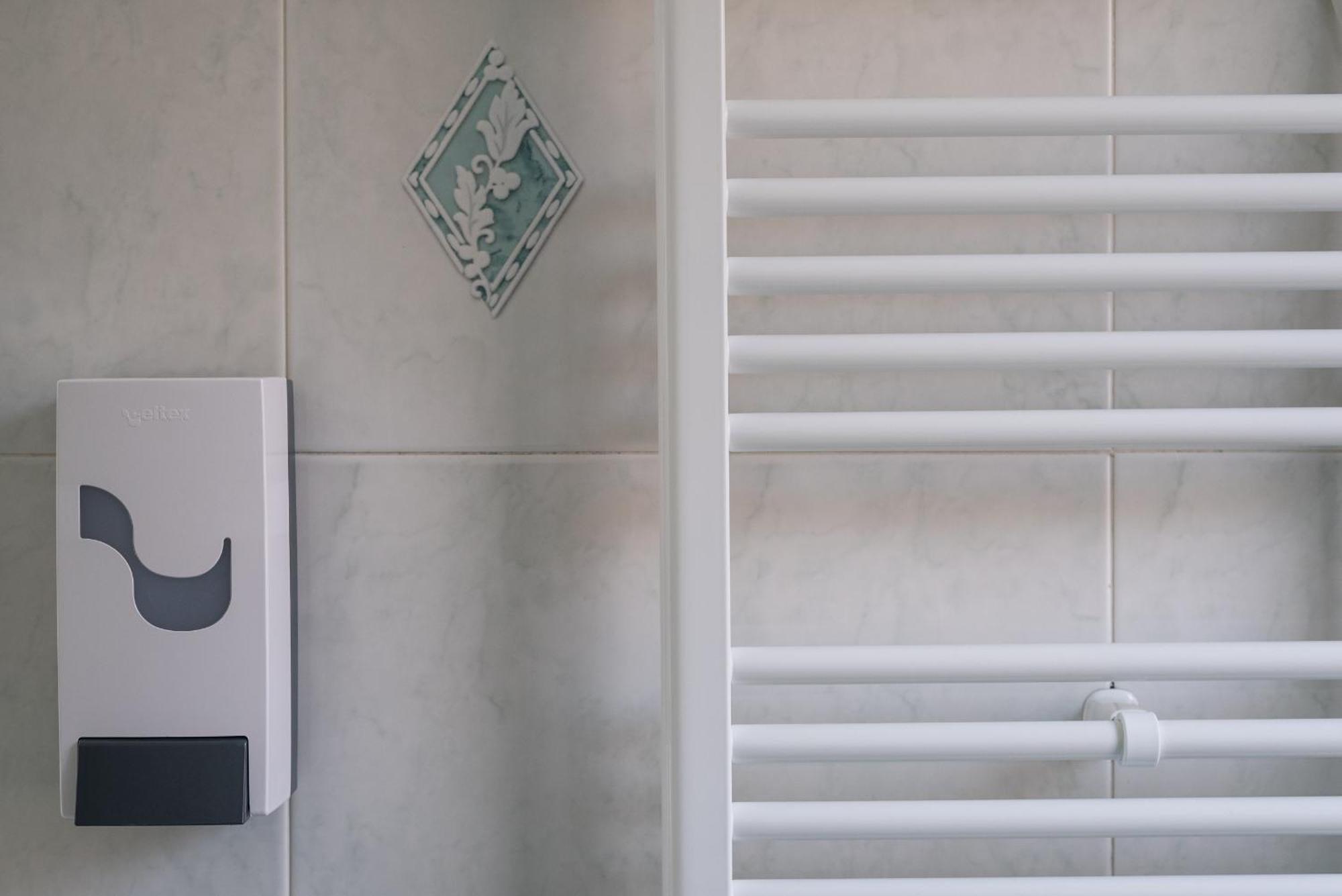 Travelershome Ciampino Airport Guesthouse 600M To Airport Luaran gambar