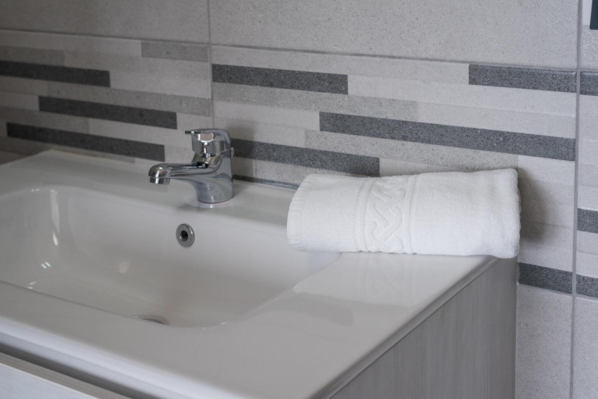 Travelershome Ciampino Airport Guesthouse 600M To Airport Luaran gambar