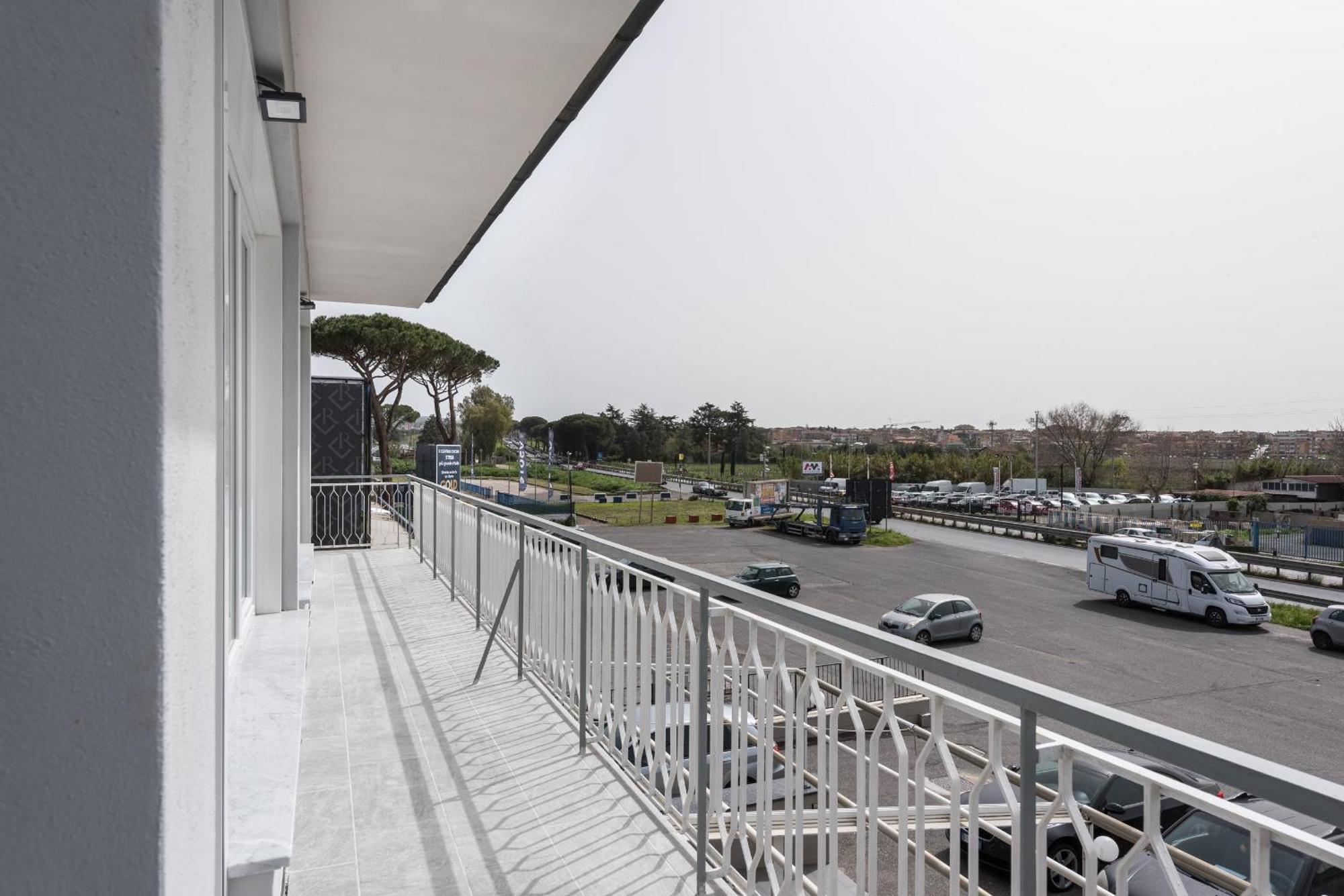Travelershome Ciampino Airport Guesthouse 600M To Airport Luaran gambar