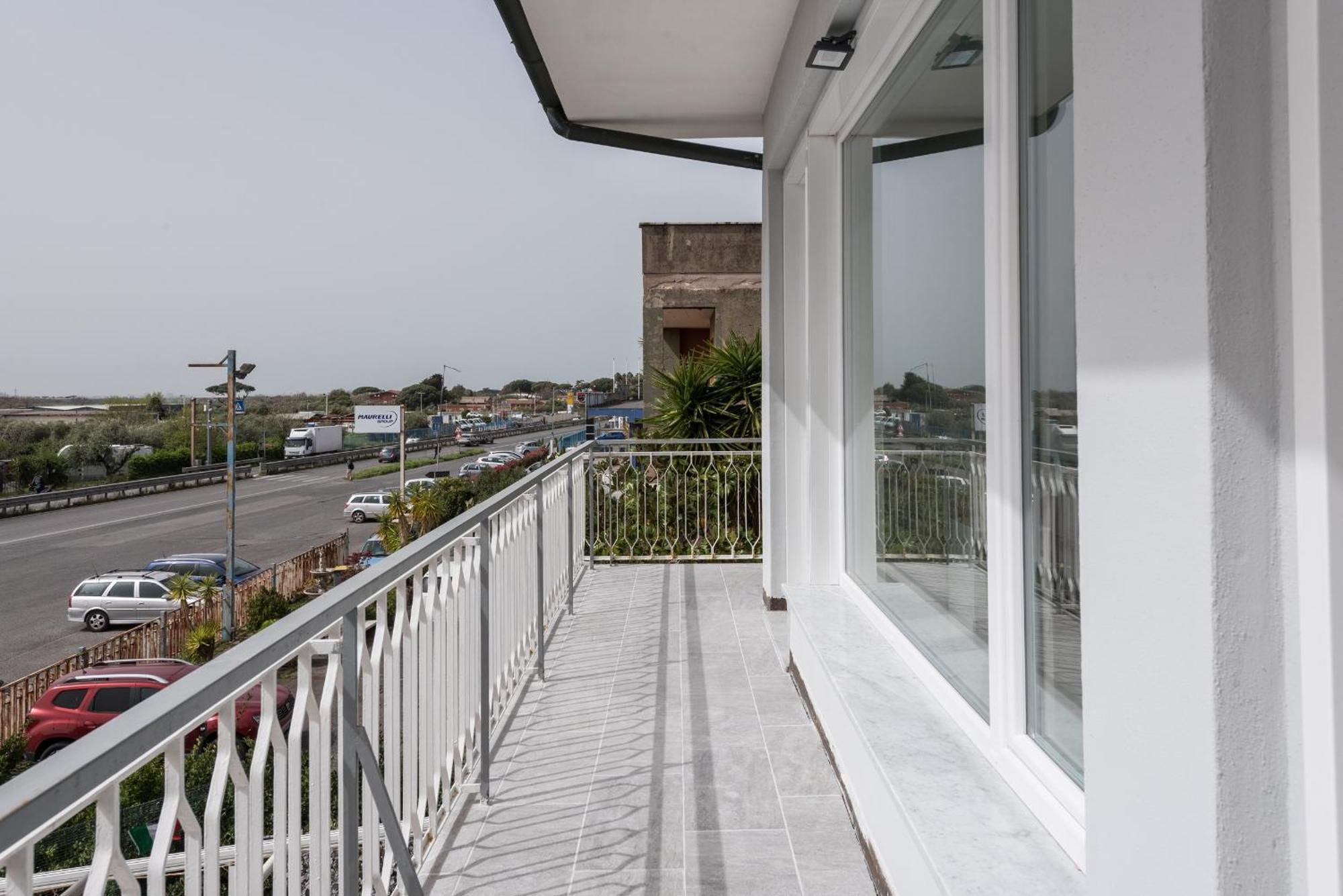Travelershome Ciampino Airport Guesthouse 600M To Airport Luaran gambar