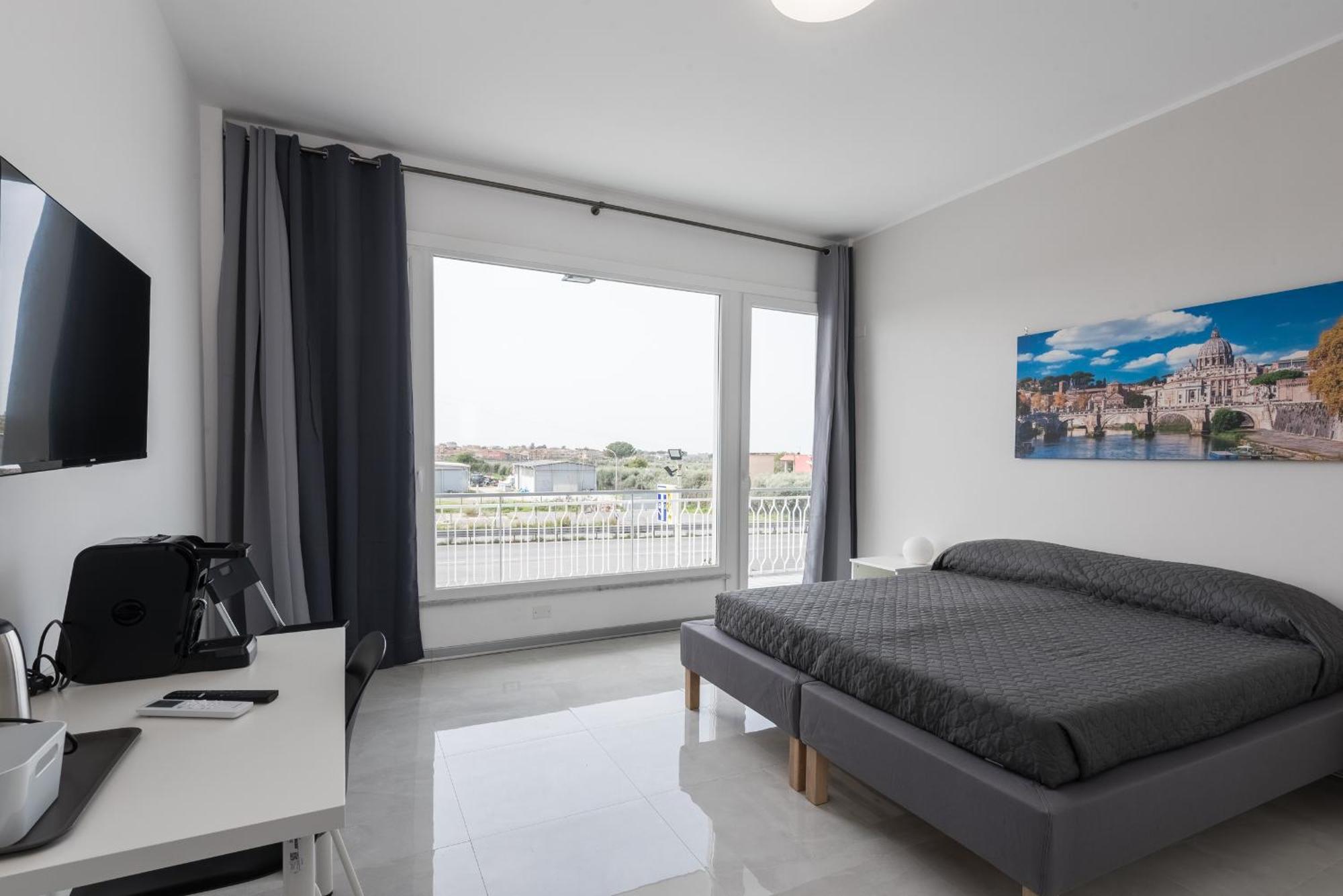 Travelershome Ciampino Airport Guesthouse 600M To Airport Luaran gambar