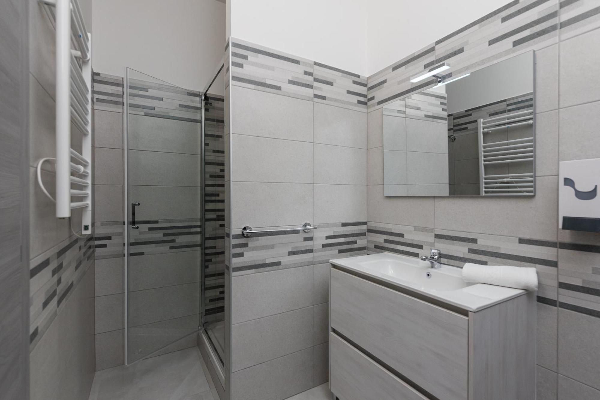 Travelershome Ciampino Airport Guesthouse 600M To Airport Luaran gambar