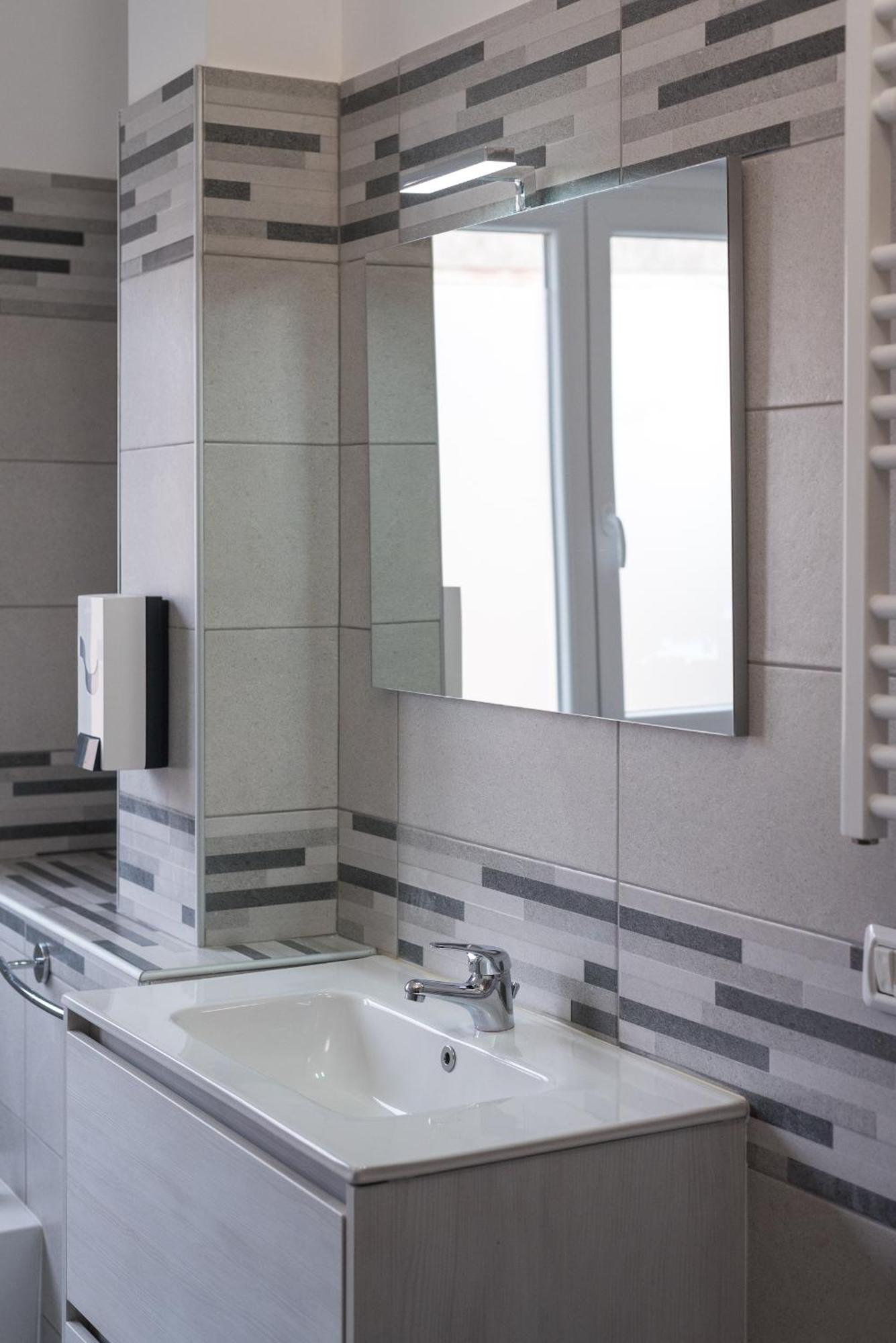 Travelershome Ciampino Airport Guesthouse 600M To Airport Luaran gambar