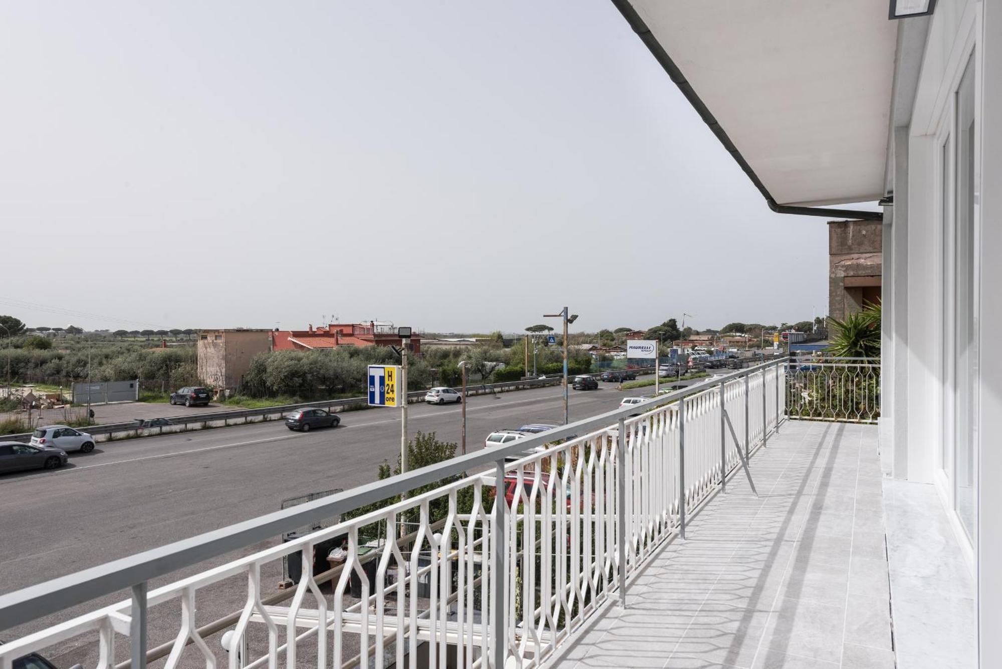 Travelershome Ciampino Airport Guesthouse 600M To Airport Luaran gambar